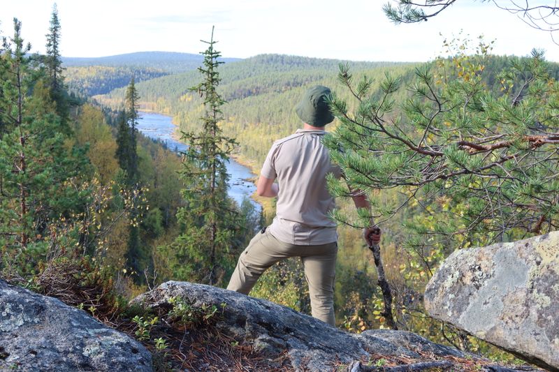 Yritys rekonstruoida "Vaeltaja sumumeren yllä" -maalauksen asetelma.